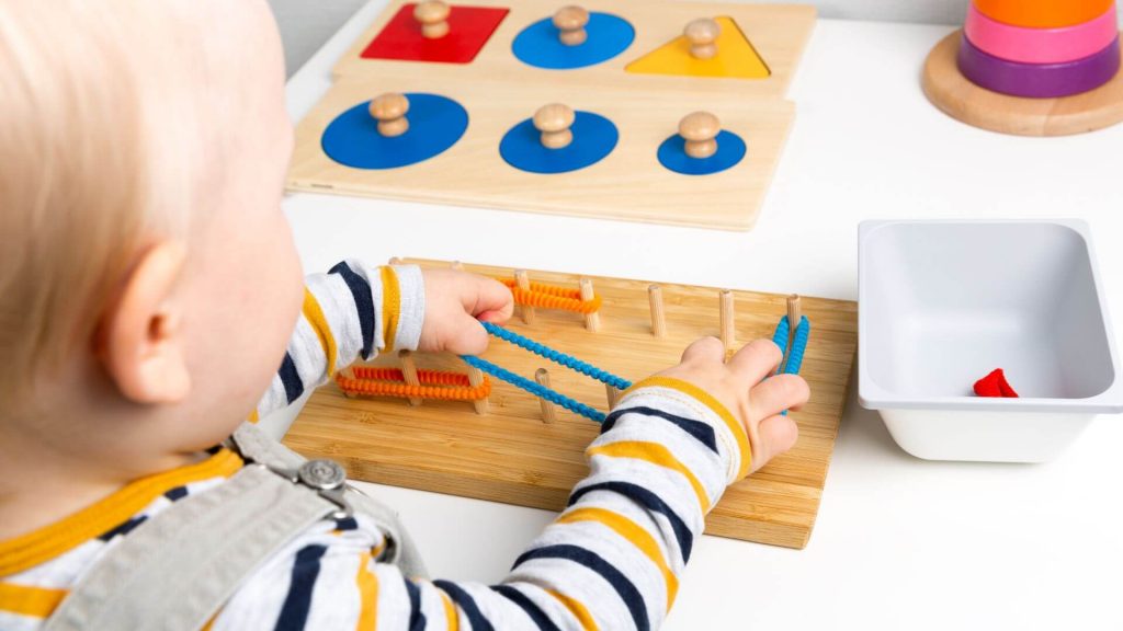 Montessori-Spielzeuge für Kleinkinder